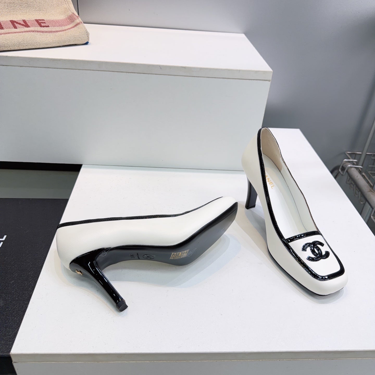 CHANEL 26S HIGH HEEL PUMPS 85 MM IN WHITE CALFSKIN WITH BLACK PATENT