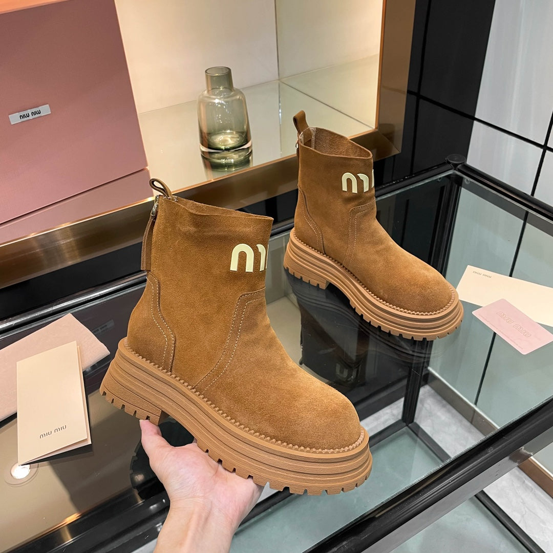 MIUMIU 26S LOGO CHUNKY ANKLE BOOTS IN CAMEL BROWN SUEDE 
