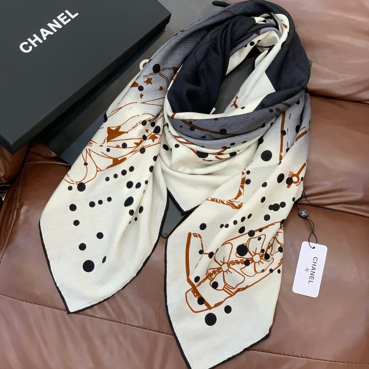 CHANEL 25S SCARF 135 IN CASHMERE 883636