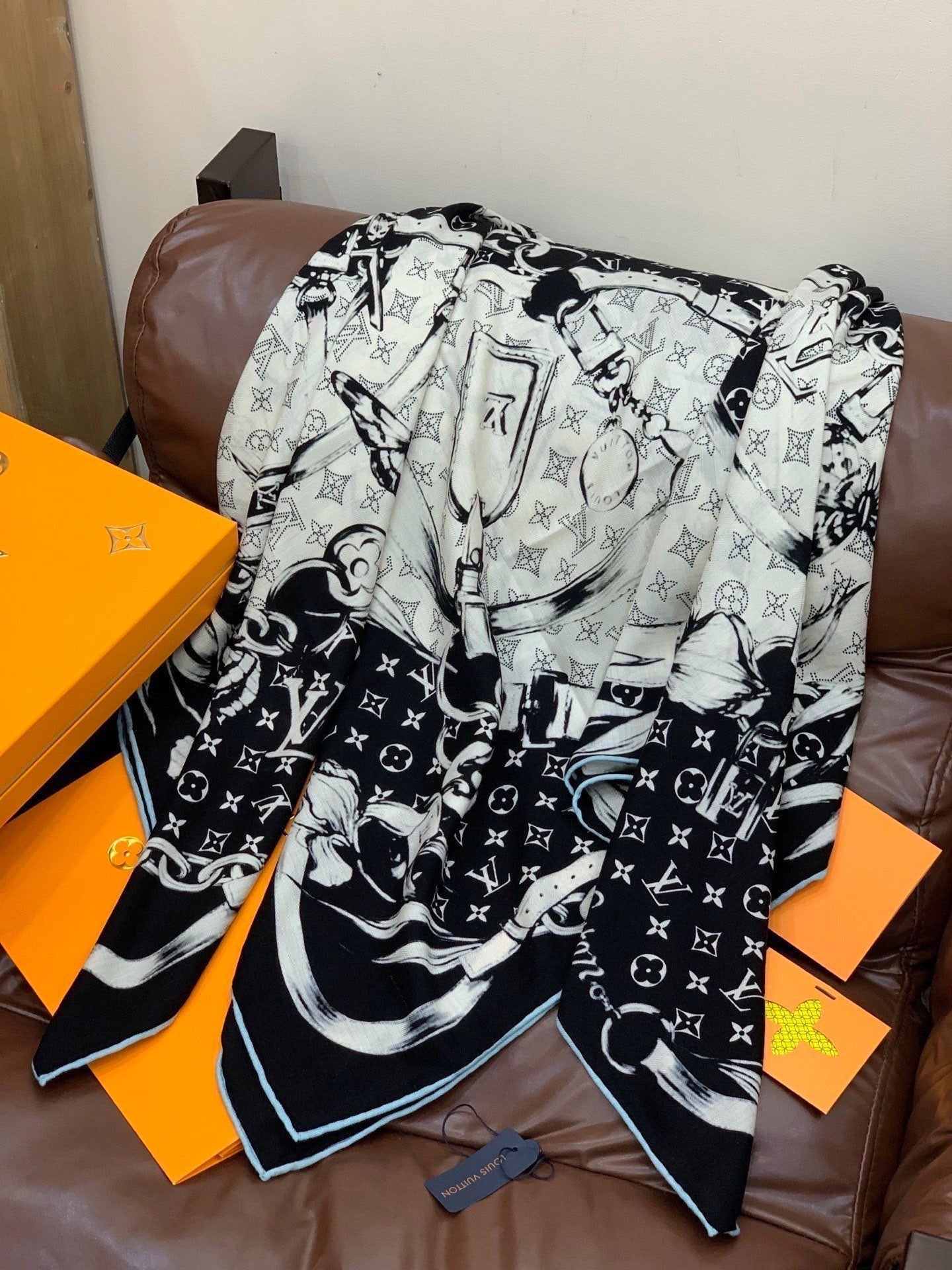 LV 26S SCARF 135 IN CASHMERE AND SILK 316780