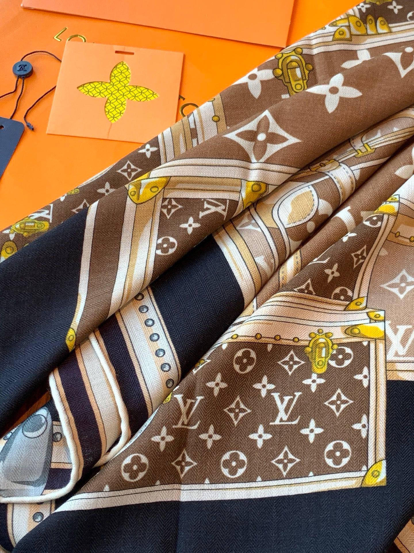 LV 26S SCARF 135 IN CASHMERE AND SILK 320939