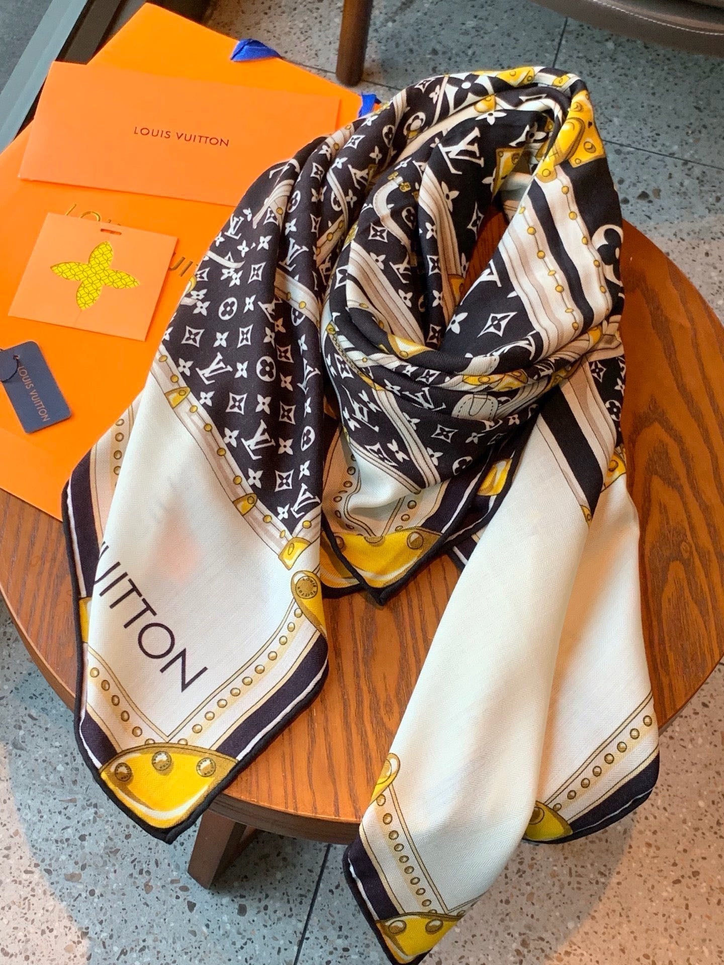 LV 26S SCARF 135 IN CASHMERE AND SILK 320941