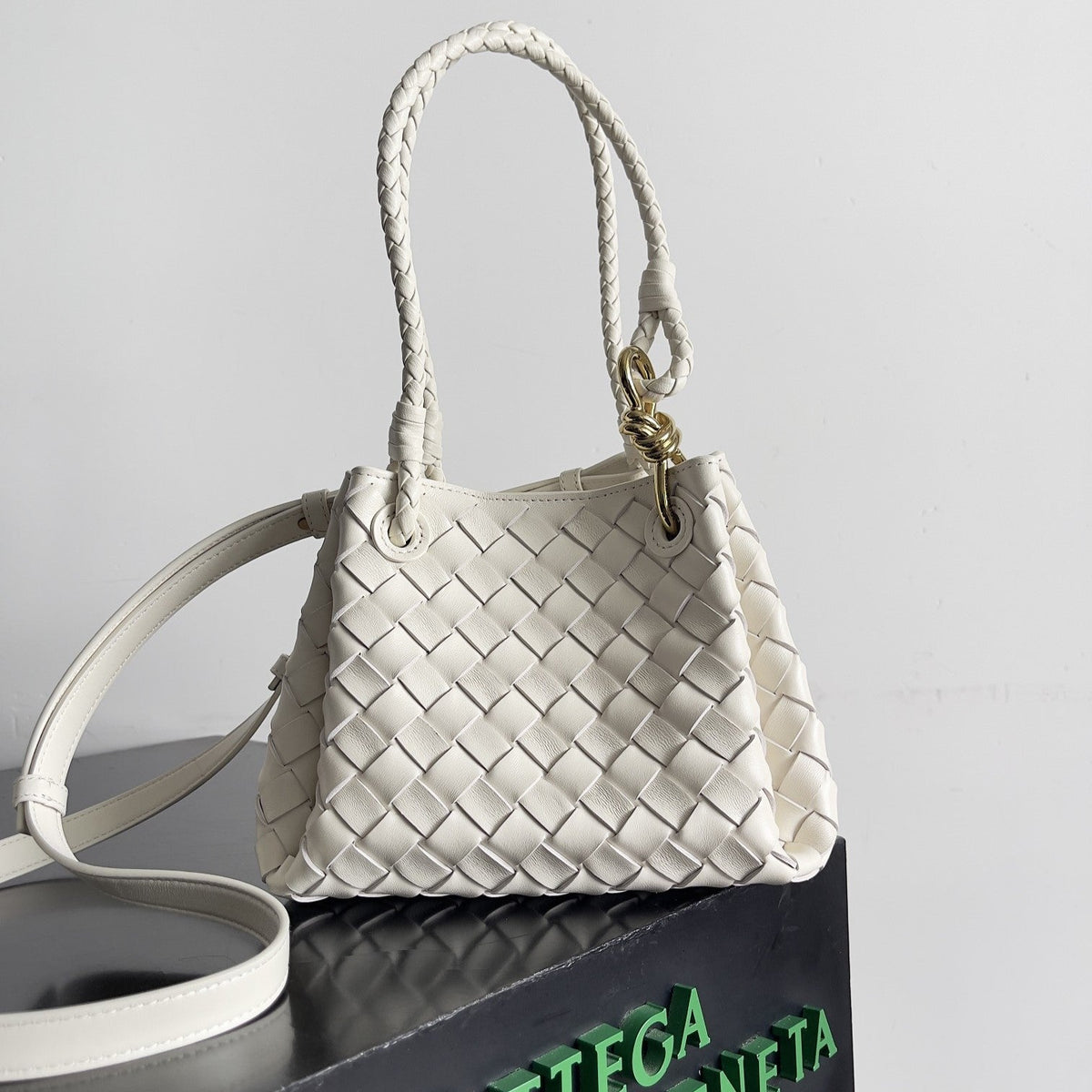 BV Small Parachute 21 Sea Salt Lambskin Ghw