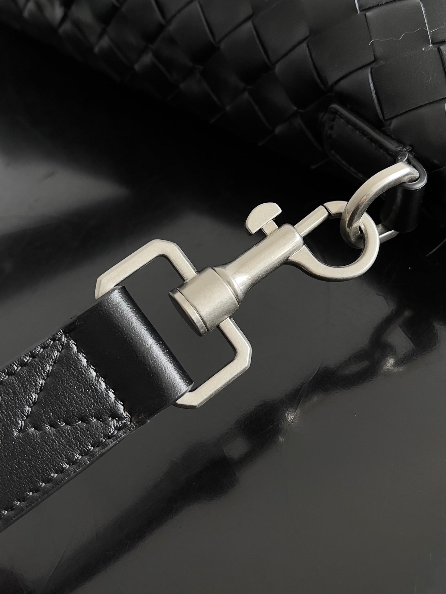 BOTTEGA VENETA 25S ANDIAMO LARGE INTRECCIATO 39 IN BLACK CALFSKIN