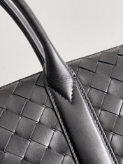 BOTTEGA VENETA 25S ANDIAMO LARGE INTRECCIATO 39 IN BLACK CALFSKIN