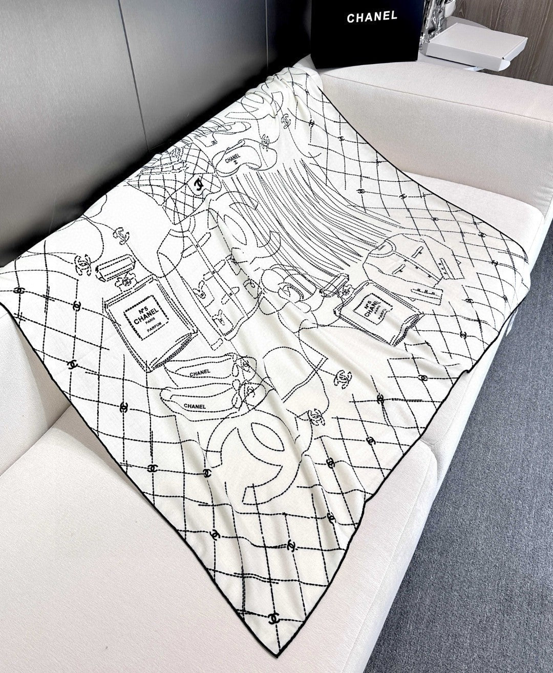 CHANEL 25S SCARF 140 IN CASHMERE SILK 727347