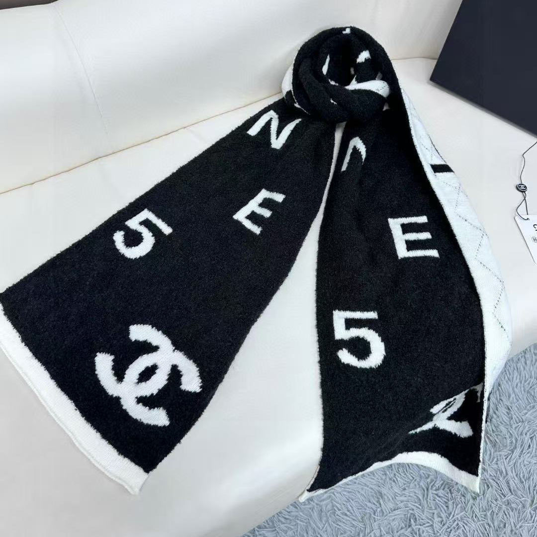 CHANEL 25S SCARF 180 IN CASHMERE 881631