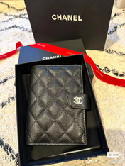 CC BIFOLD WALLET CAVIAR 14 BLACK GRAINED CALFSKIN