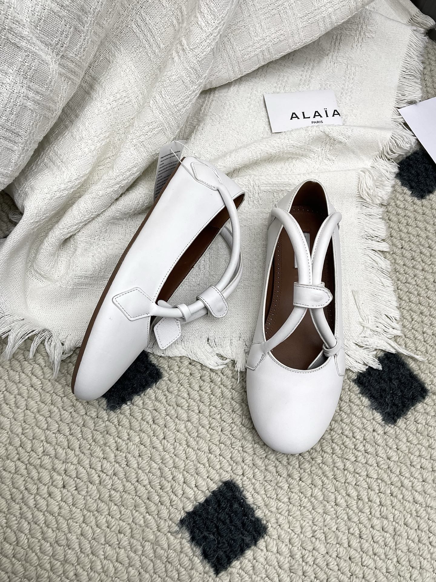 ALAIA 26S BALLET TECKEL IN WHITE CALFSKIN