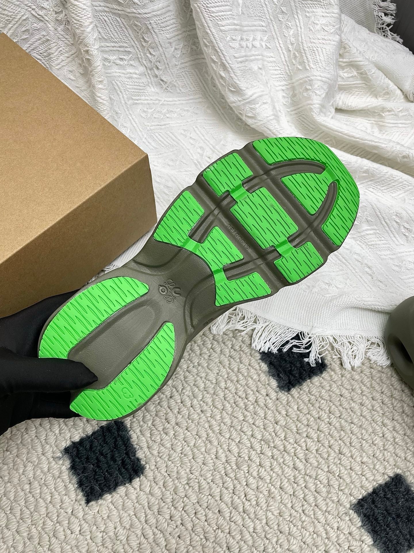 LOEWE 26S CLOUDSOLO SNEAKERS IN OLIVE GREEN AND BEIGE RECYCLED POLYESTER