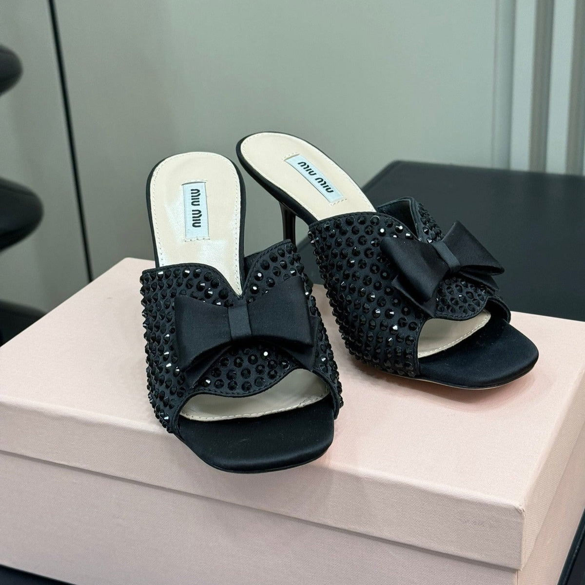 BLACK HIGH-HEELS COWHIDE WITH CRYSTALS-BLACK