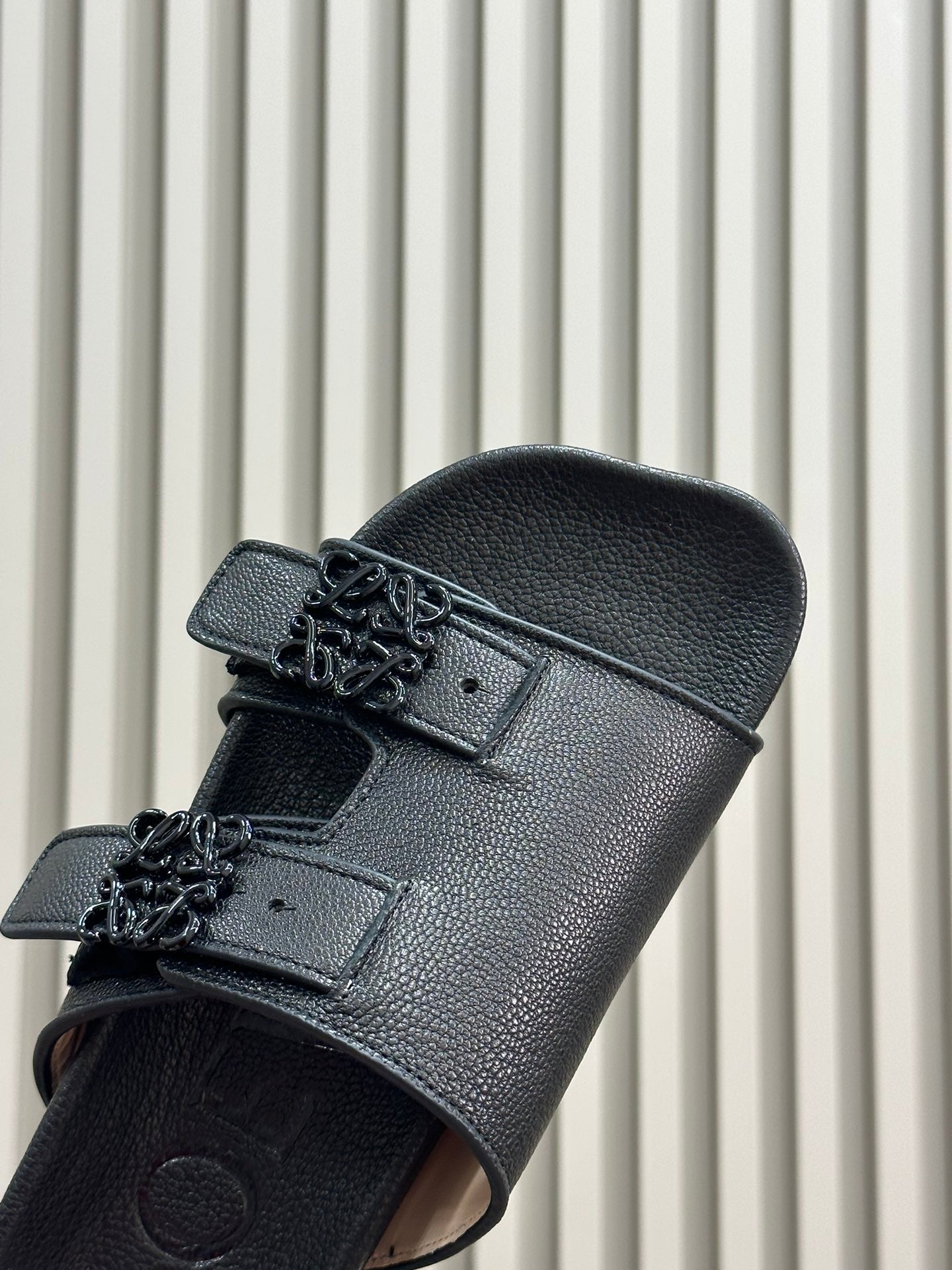 LOEWE 26S EASE SLIDE IN BLACK CALFSKIN