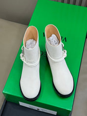 BOTTEGA VENETA 26S ANKLE BOOTS IN LIGHT GREY SUEDE