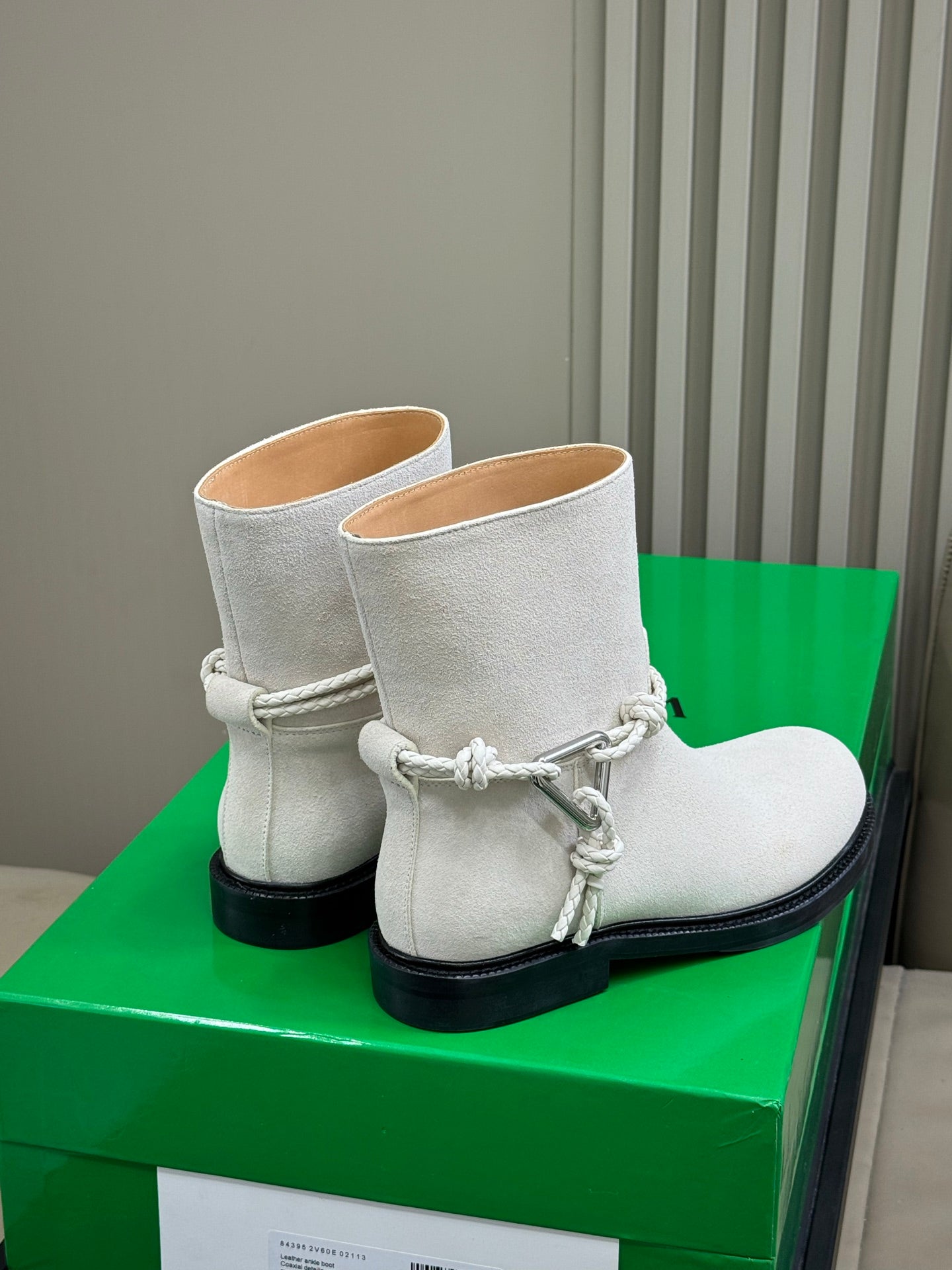 BOTTEGA VENETA 26S ANKLE BOOTS IN LIGHT GREY SUEDE