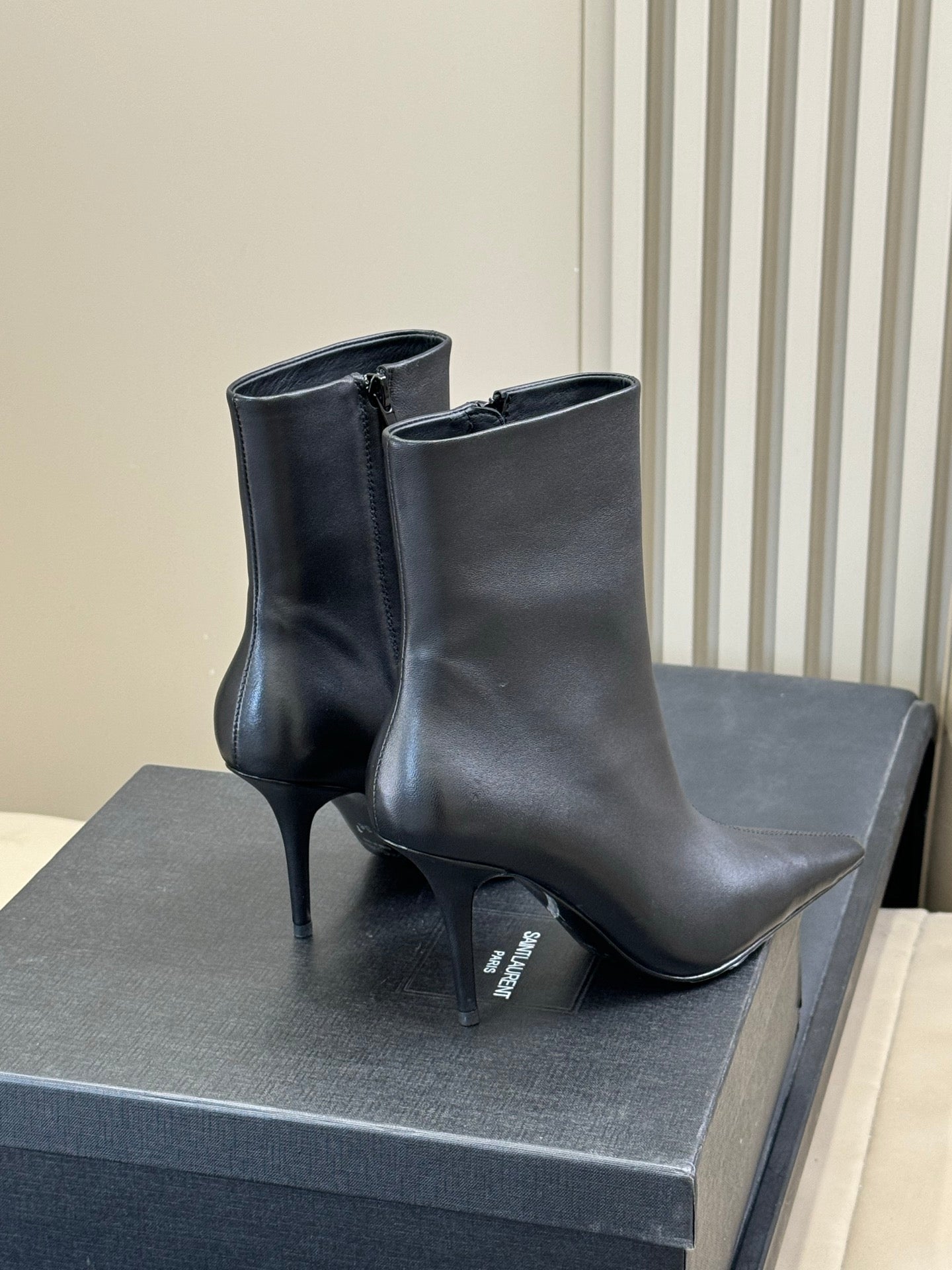 YSL 26S ZIPPERED HEELED BOOTS IN BLACK CALFSKIN