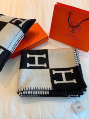 TIGRE BAYADERE BLANAVALON III THROW BLANKET IN BLACK CASHMERE 407142