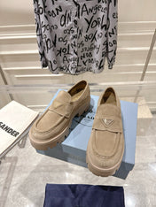 PRADA 26S PLATFORM LOAFERS 45MM IN BEIGE SUEDE