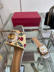 VLTN HIGH HEEL 25S 30 MM IN BEIGE FABRIC AND SILVER LAMBSKIN WITH EMBROIDERED CHERRY MOTIF