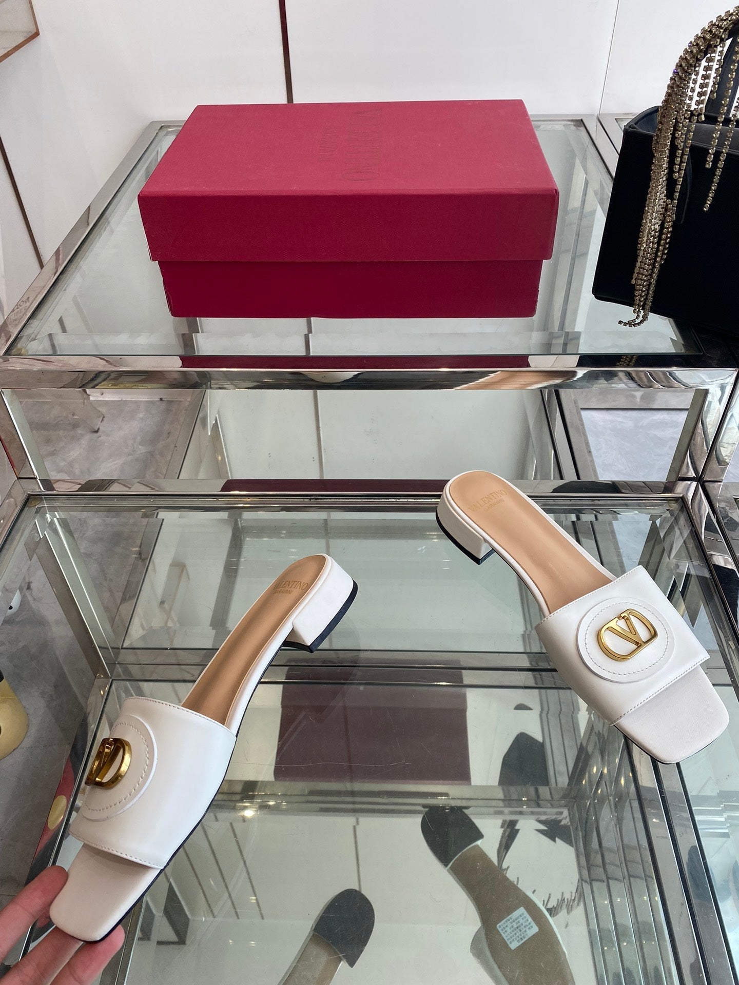 VLTN HIGH HEEL 25S 30 MM IN WHITE LAMBSKIN WITH GOLD HARDWARE