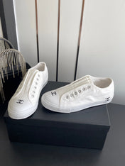 CHANEL 26S LOW TOP SNEAKERS IN WHITE CANVAS