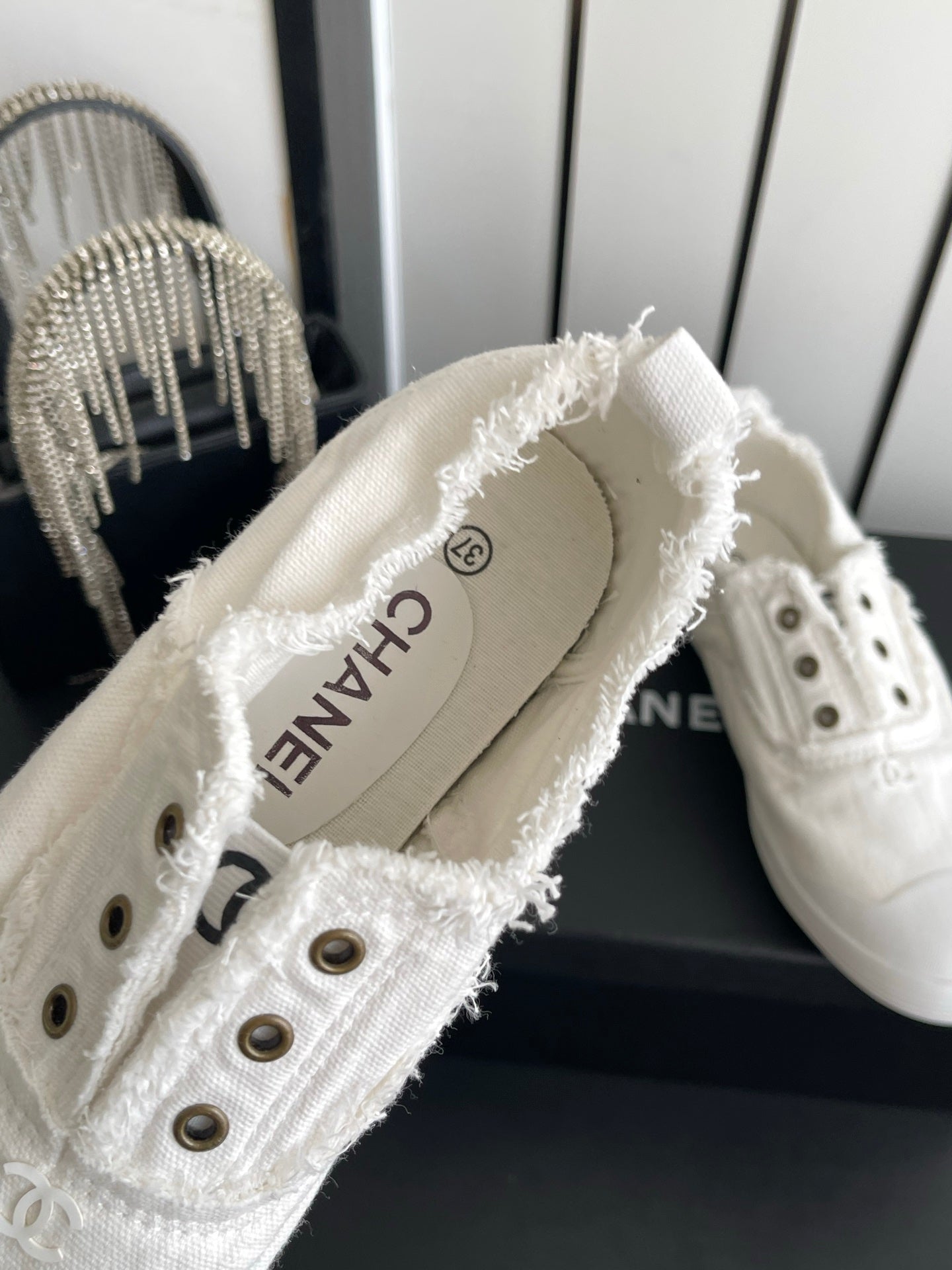 CHANEL 26S LOW TOP SNEAKERS IN WHITE FRAYED CANVAS