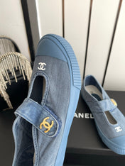 CHANEL 26S MARY JANE SNEAKERS IN NAVY BLUE CANVAS WITH GOLD-TONE METAL CC LOGO