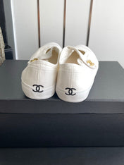 CHANEL 26S MARY JANE SNEAKERS IN WHITE CANVAS WITH GOLD-TONE METAL CC LOGO