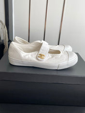 CHANEL 26S MARY JANE SNEAKERS IN WHITE CANVAS WITH GOLD-TONE METAL CC LOGO