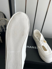 CHANEL 26S MARY JANE SNEAKERS IN WHITE CANVAS WITH GOLD-TONE METAL CC LOGO