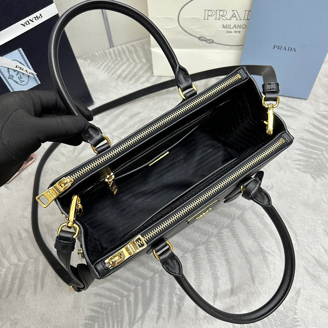 PRADA 25S GALLERIA LARGE BAG 28 IN BLACK CALFSKIN GOLD HARDWARE