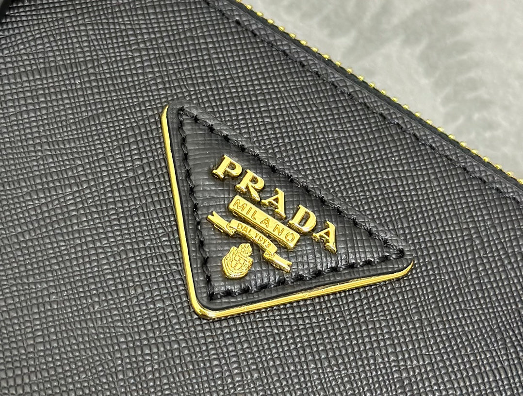 PRADA 25S GALLERIA LARGE BAG 28 IN BLACK CALFSKIN GOLD HARDWARE