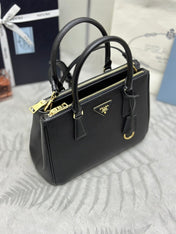 PRADA 25S GALLERIA LARGE BAG 28 IN BLACK CALFSKIN GOLD HARDWARE