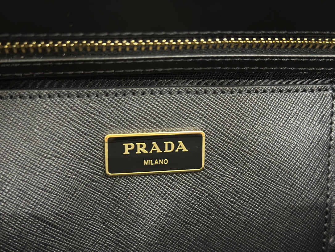 PRADA 25S GALLERIA LARGE BAG 28 IN BLACK CALFSKIN GOLD HARDWARE