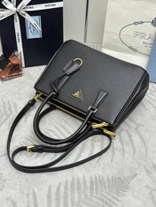 PRADA 25S GALLERIA LARGE BAG 28 IN BLACK CALFSKIN GOLD HARDWARE