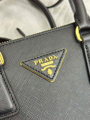 PRADA 25S GALLERIA MEDIUM BAG 20 IN BLACK CALFSKIN GOLD HARDWARE