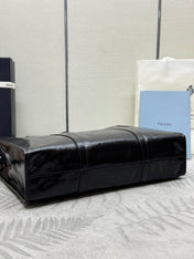 TOTE BAG 39 IN BLACK SMOOTH CALFSKIN