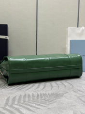 PRADA 25S BONNIE LARGE HANDBAG 38 IN GREEN GLOSSY CALFSKIN GOLD HARDWARE