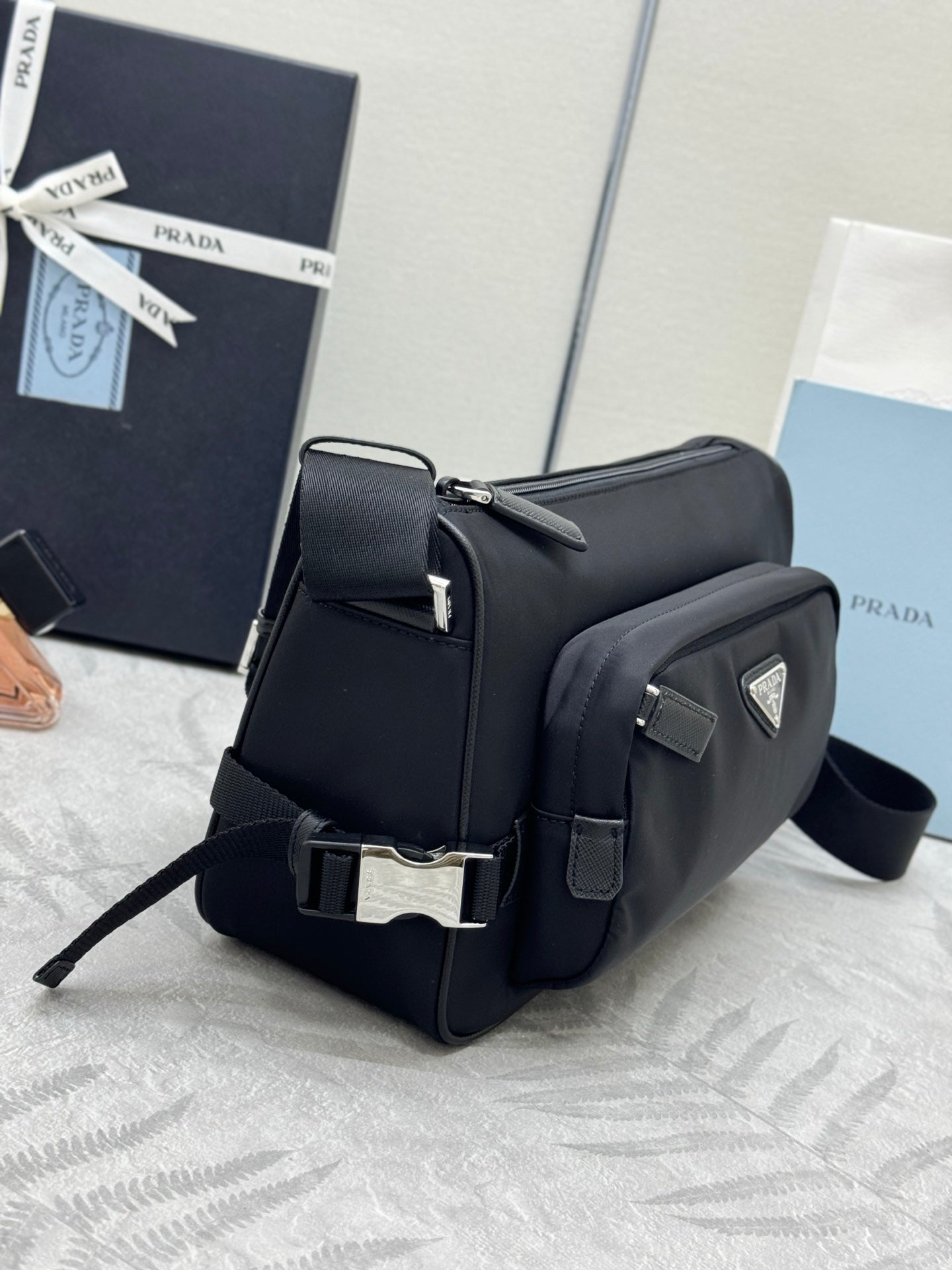 PRADA 25S MEDIUM MESSENGER BAG 35 IN BLACK RE-NYLON AND CALFSKIN