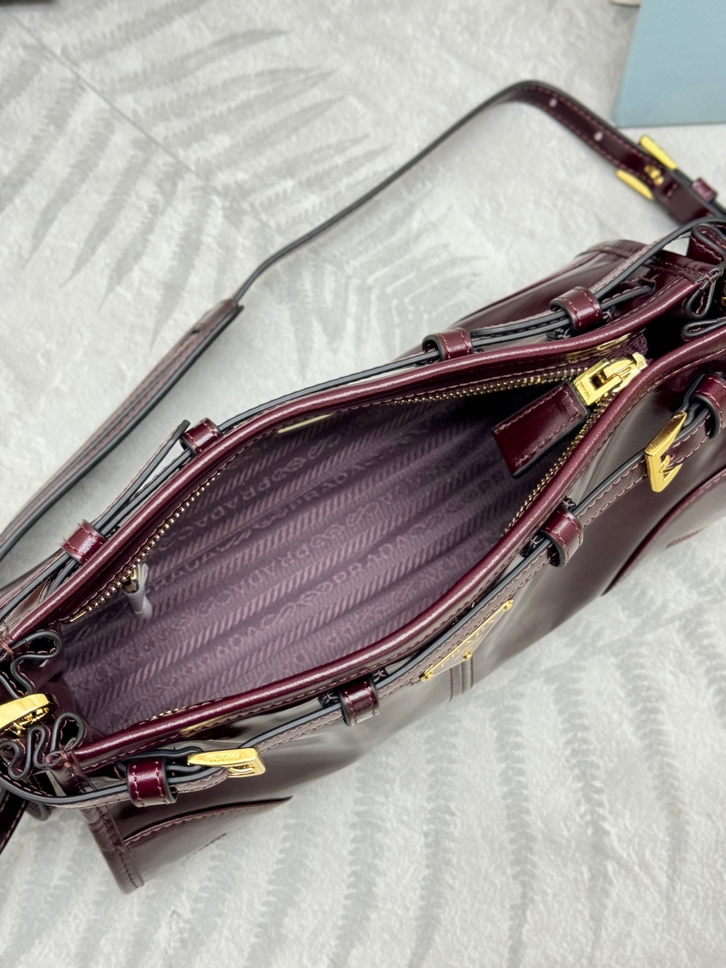 PRADA 25S BONNIE SMALL SHOULDER BAG 26 IN BURGUNDY GLOSSY CALFSKIN GOLD HARDWARE