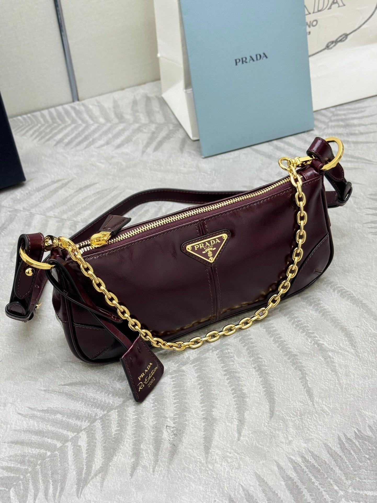 PRADA 25S RE-EDITION 2002 MEDIUM SHOULDER BAG 26 IN BURGUNDY CALFSKIN GOLD HARDWARE