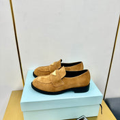 LOAFERS ATTACHED TRIANGLE LOGO IN PEANUT BROWN SUEDE