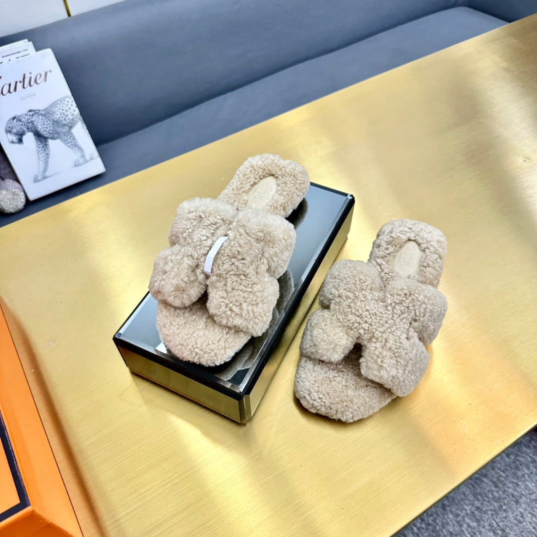 ORAN SHEARLING SANDALS ECRU TAN