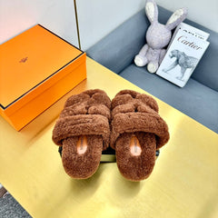 CHYPRE SANDAL IN UMBER BROWN SHEARLING