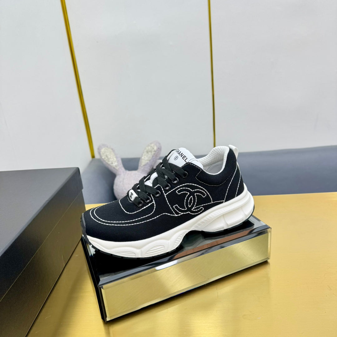 SNEAKER IN BLACK MIX WHITE BREATHABLE FABRIC