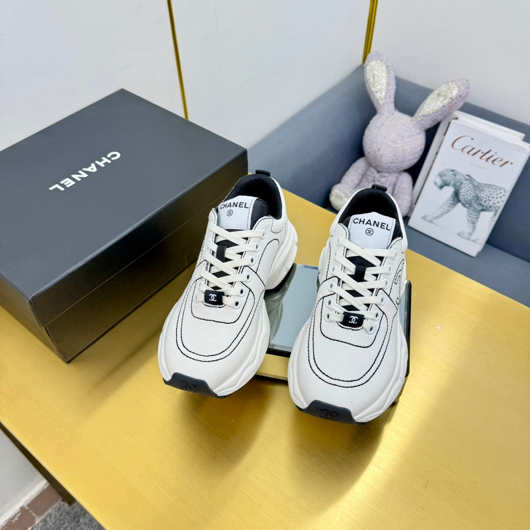 SNEAKER IN WHITE MIX BLACK BREATHABLE FABRIC