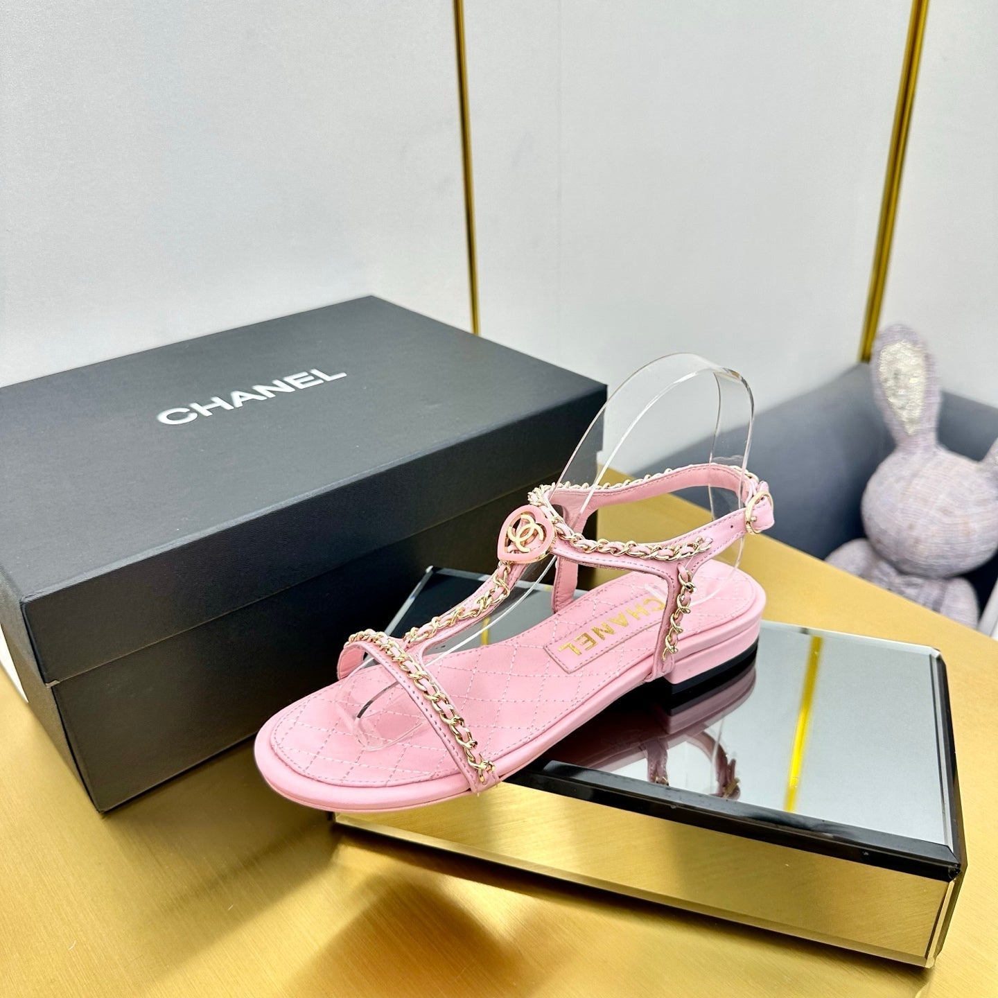 CC SANDAL 25S IN PINK CALFSKIN WITH GOLD HARDWARE
