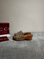 GUCCI 26S PLATFORM MULES IN BEIGE GG MONOGRAM CANVAS SILVER HARDWARE