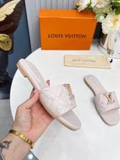 LV 26S MARE FLAT MULES IN ASH BEIGE CALFSKIN