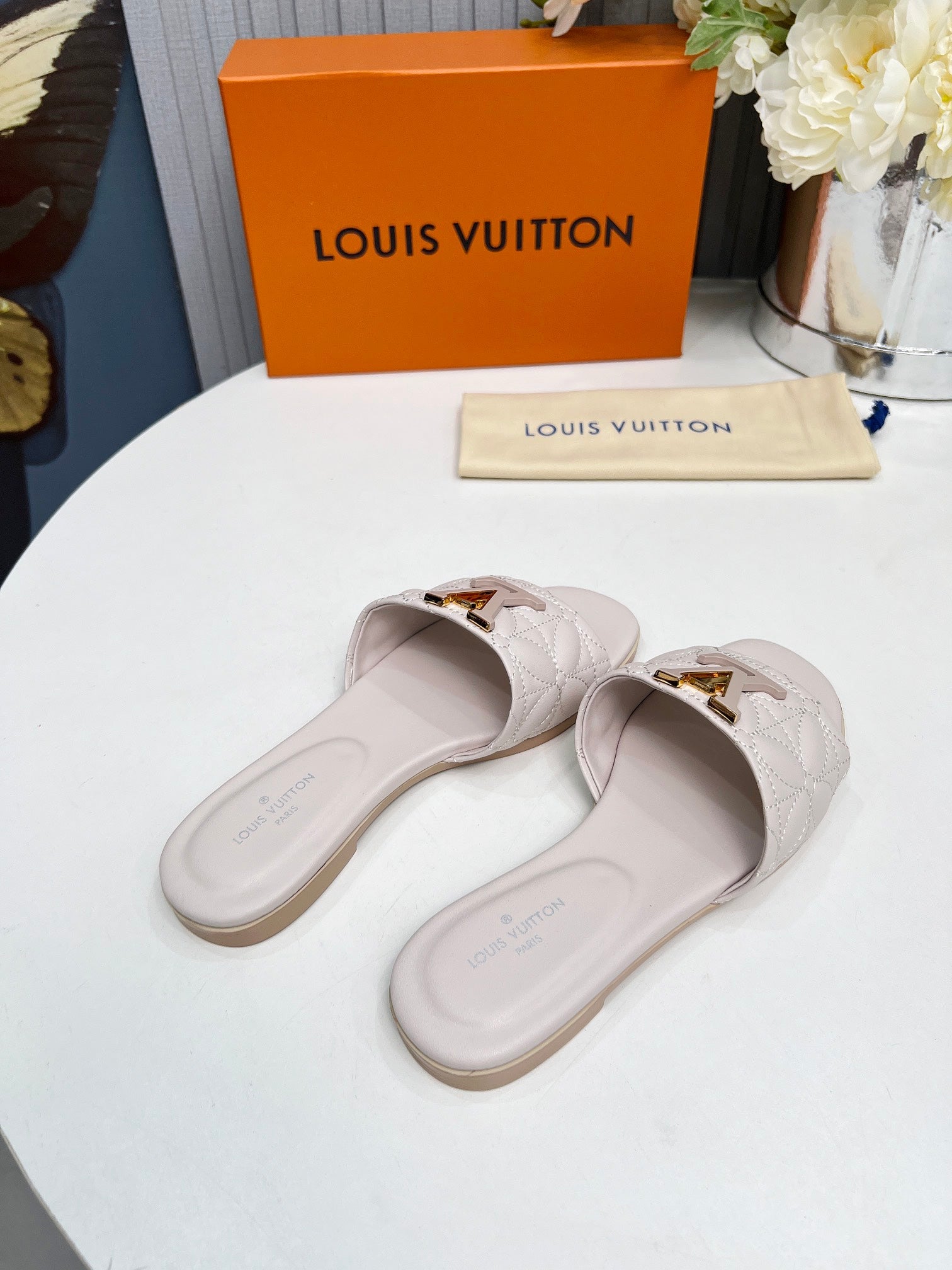 LV 26S MARE FLAT MULES IN ASH BEIGE CALFSKIN