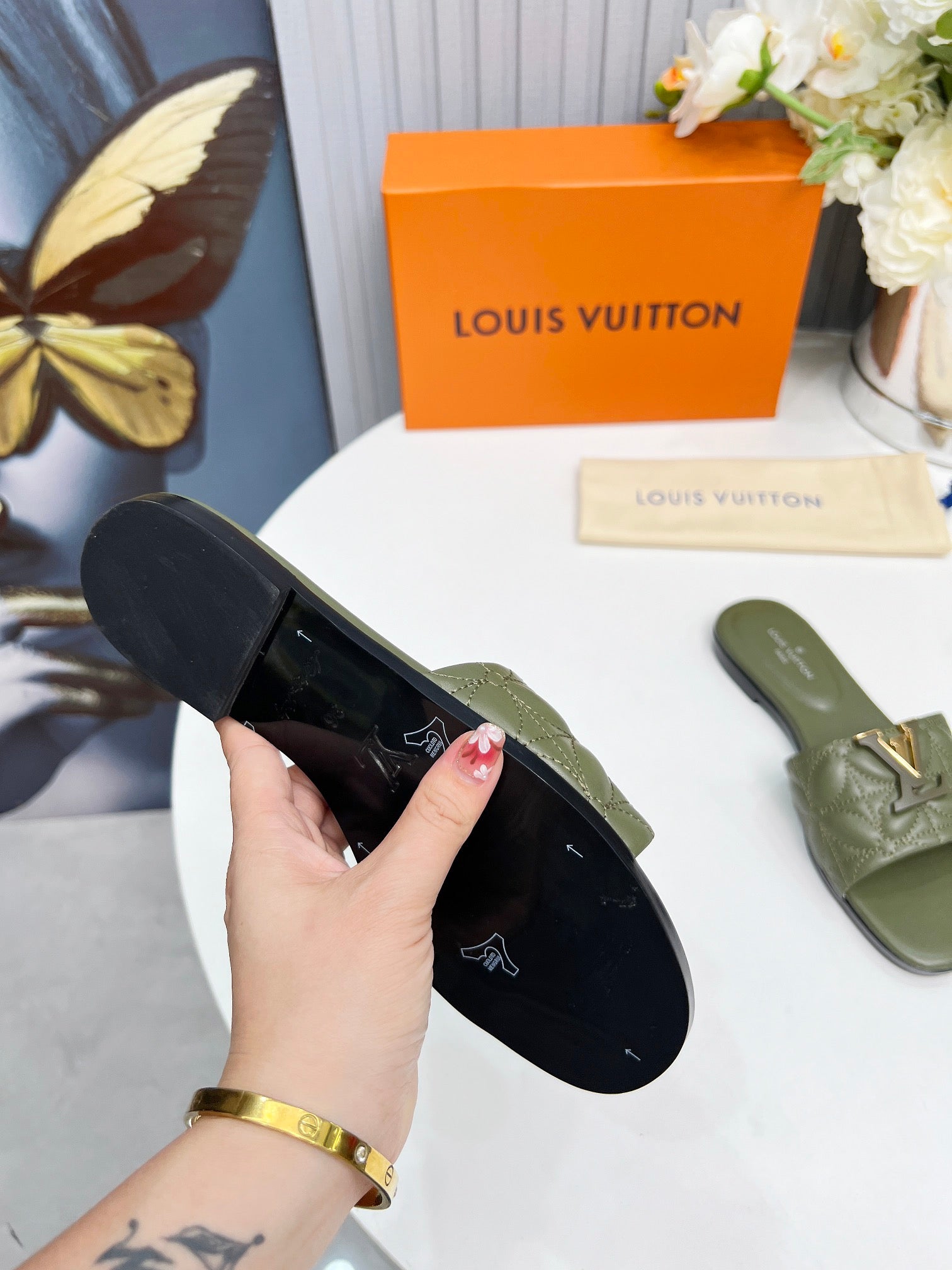 LV 26S MARE FLAT MULES IN MOSS GREEN CALFSKIN